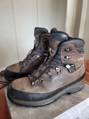 8.5 Lowa Tibet Mountaineering / Hiking Boots Lots of life left